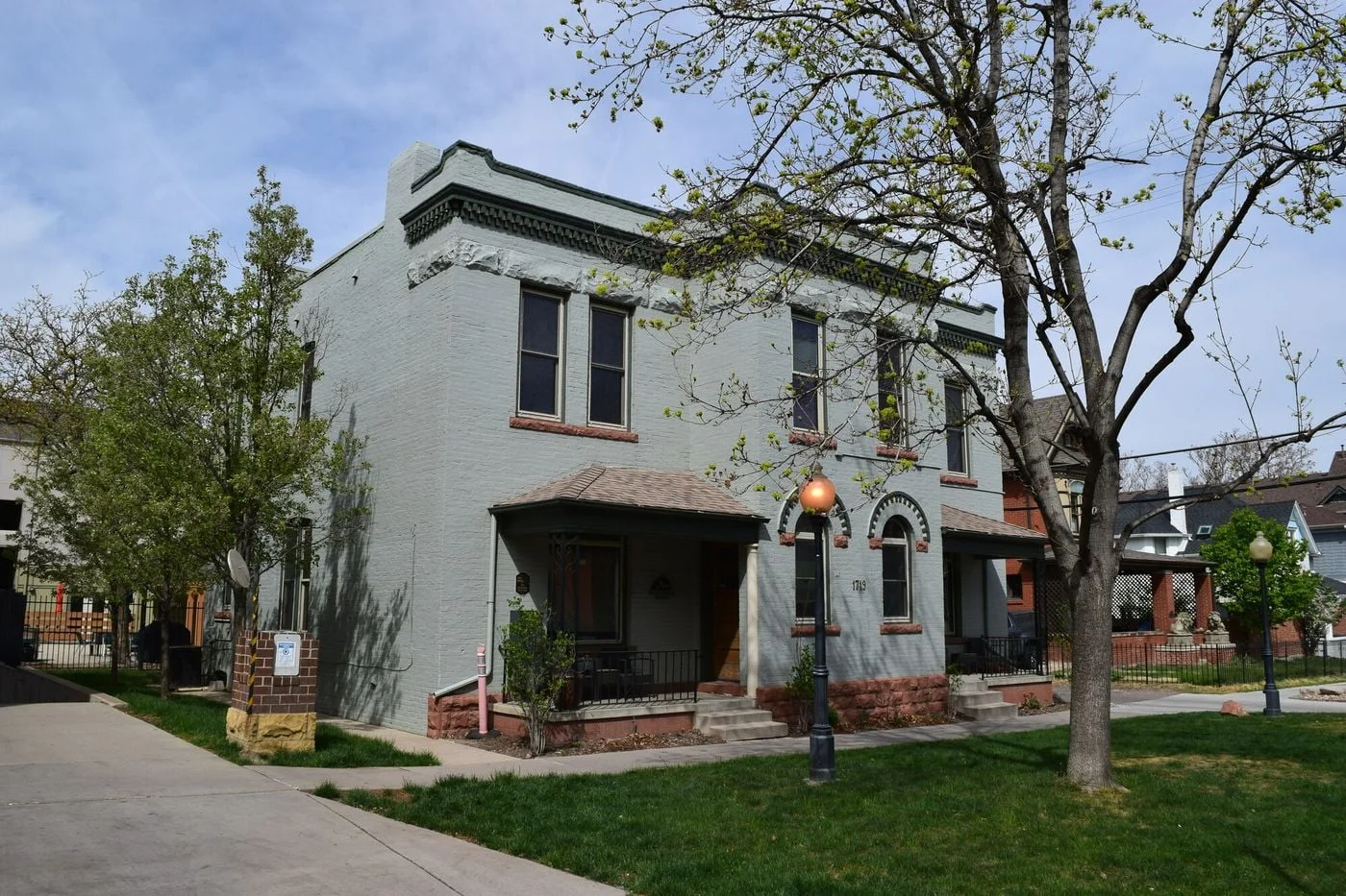 Photo 2 of 1721 N Emerson St, Denver, CO 80218
