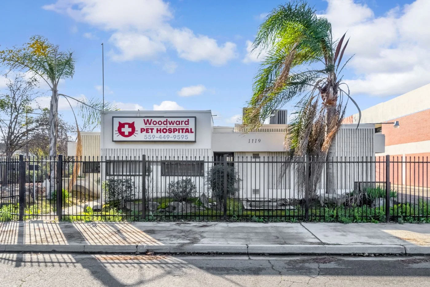 Photo 1 of 1119 E. Shaw Avenue , Fresno, CA 93710