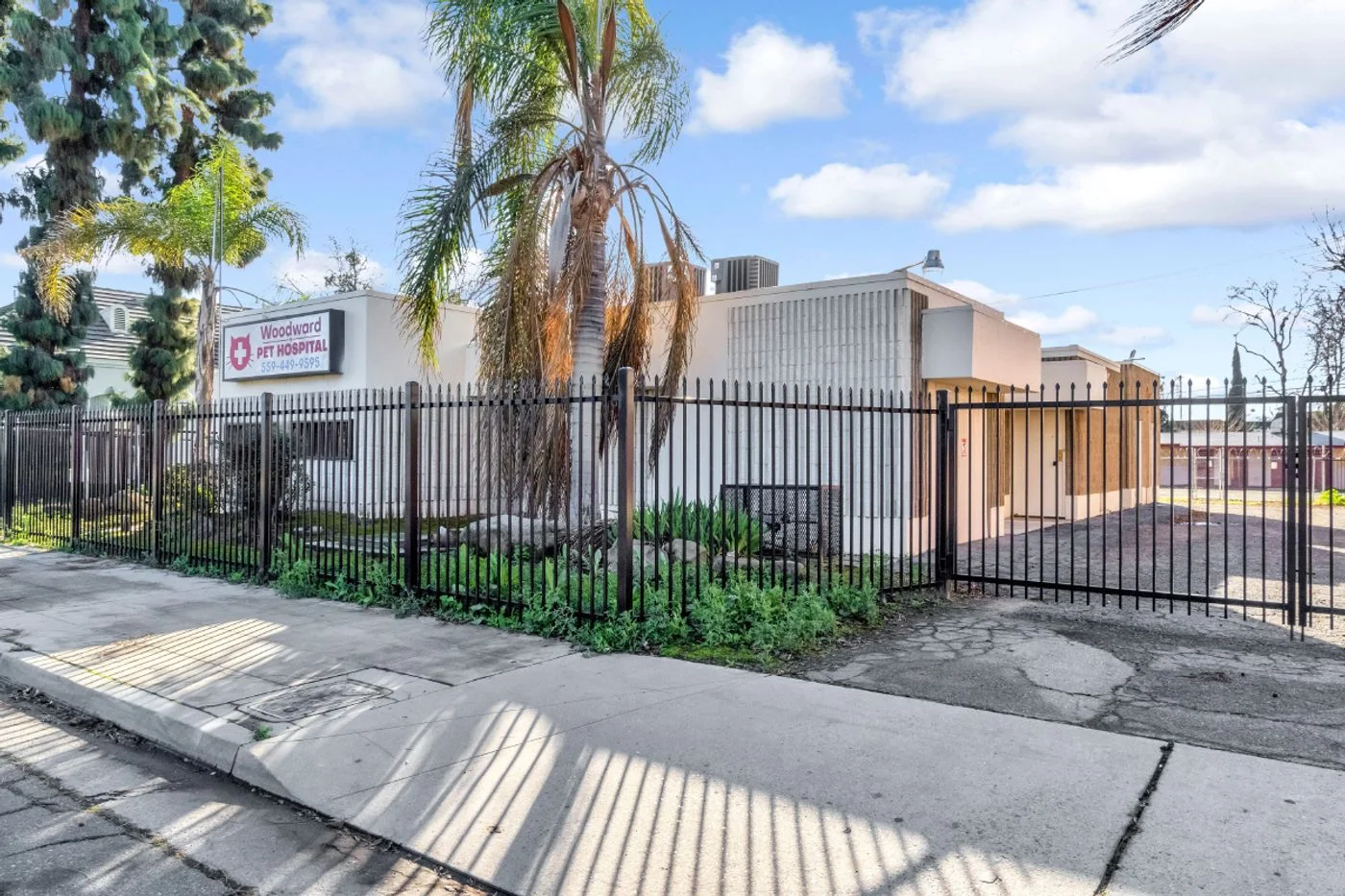 Photo 2 of 1119 E. Shaw Avenue , Fresno, CA 93710