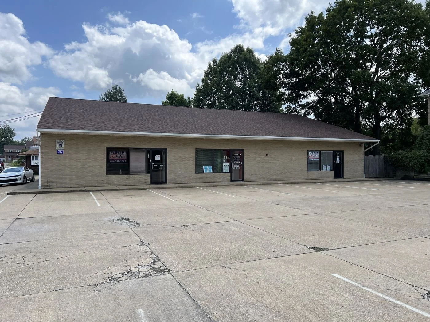 Photo 2 of 930 Amherst Road Northeast, Massillon, OH 44646