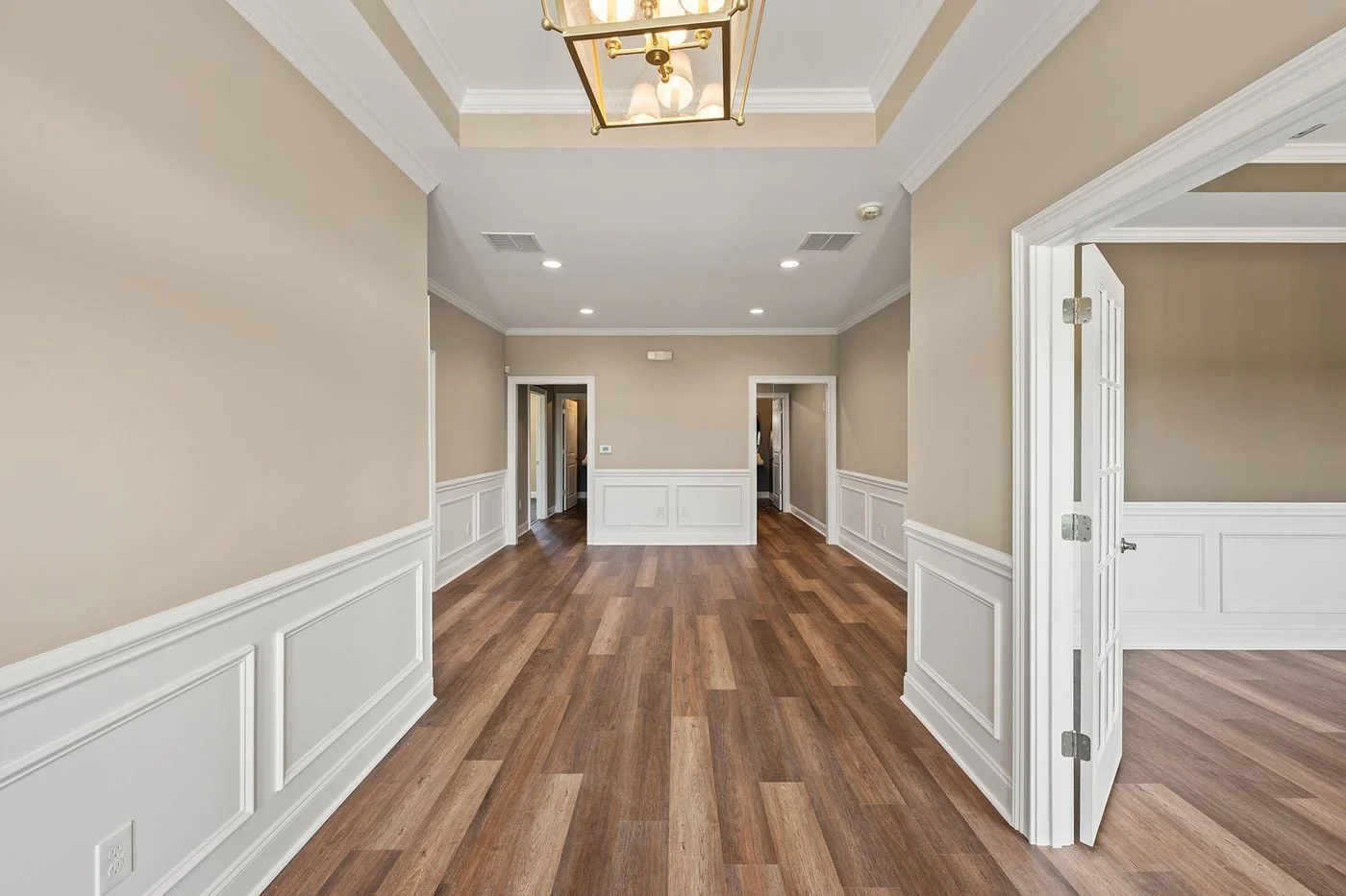 Photo 3 of 1060 Garland Dr, Bldg 300, Bogart, GA 30622