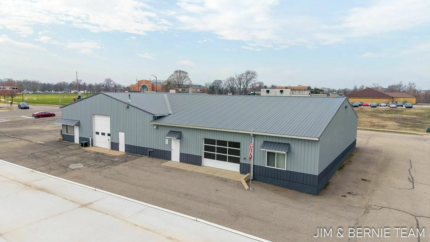 Photo 2 of 343 E 8th St, Holland, MI 49423