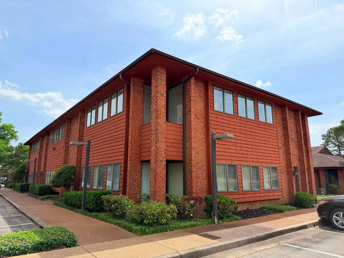 Photo 1 of 4717 Spottswood Ave, Memphis, TN 38117