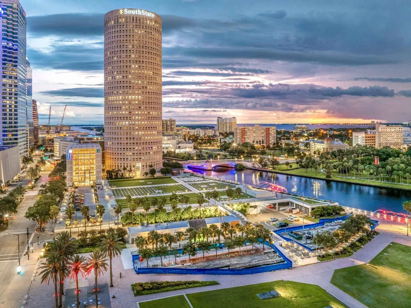 Photo 1 of 400 N Ashley Dr, Tampa, FL 33602