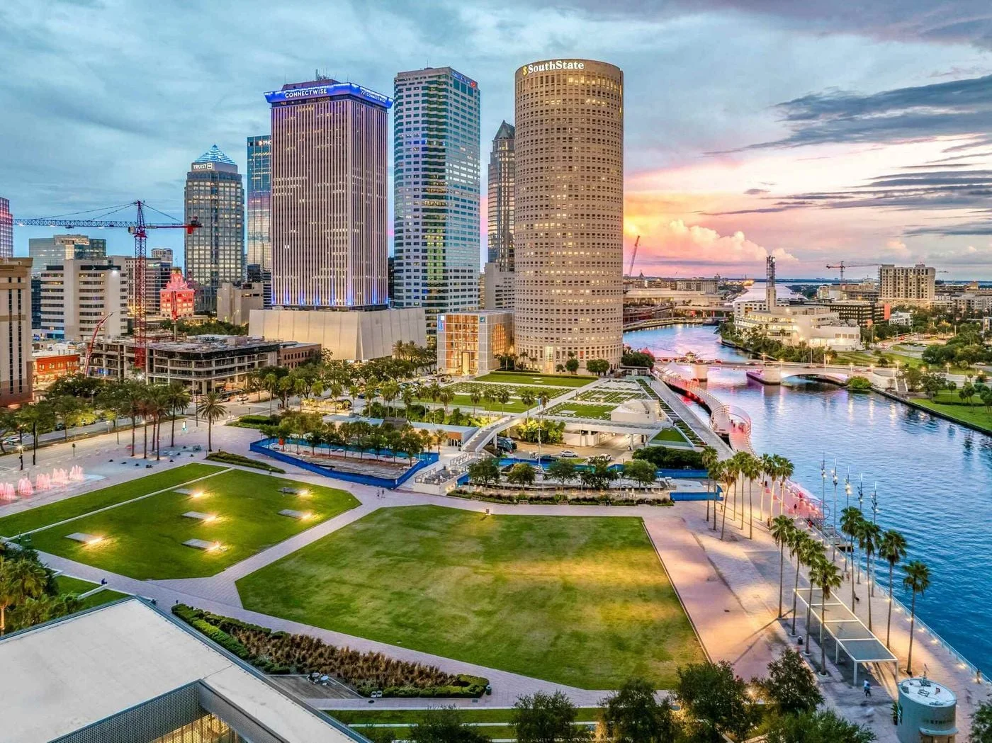 Photo 2 of 400 N Ashley Dr, Tampa, FL 33602