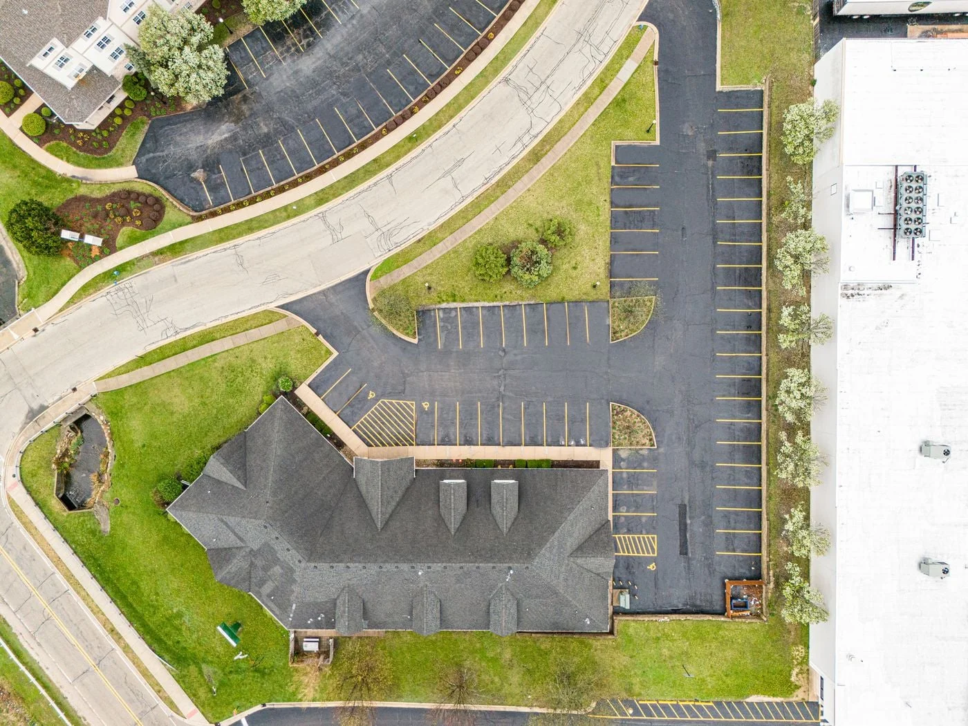 Photo 2 of 1640 Willow Circle Dr, Crest Hill, IL 60435