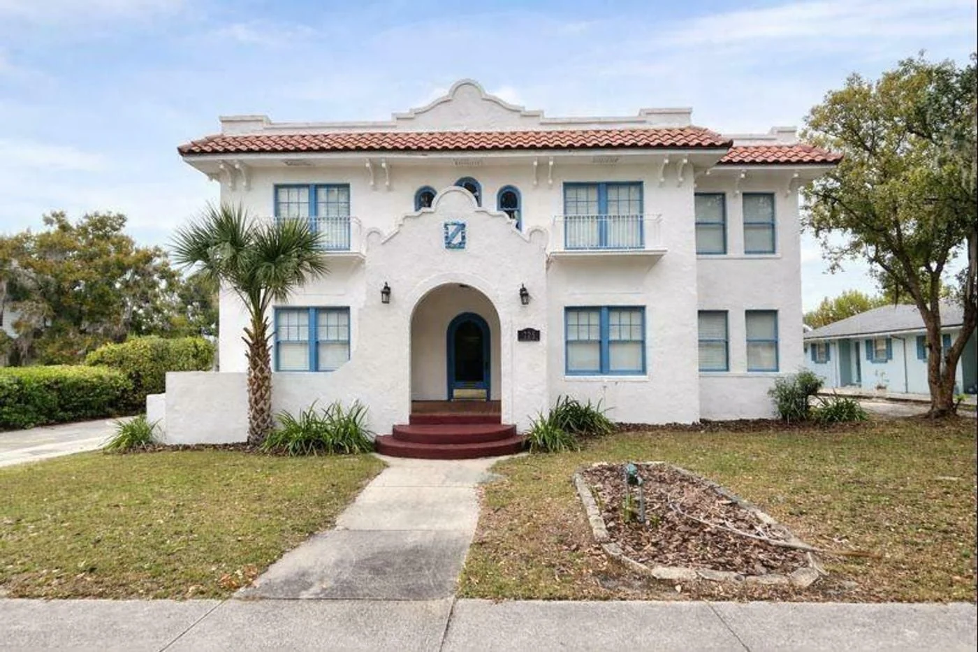 Photo 1 of 725 W Central Ave, Winter Haven, FL 33880