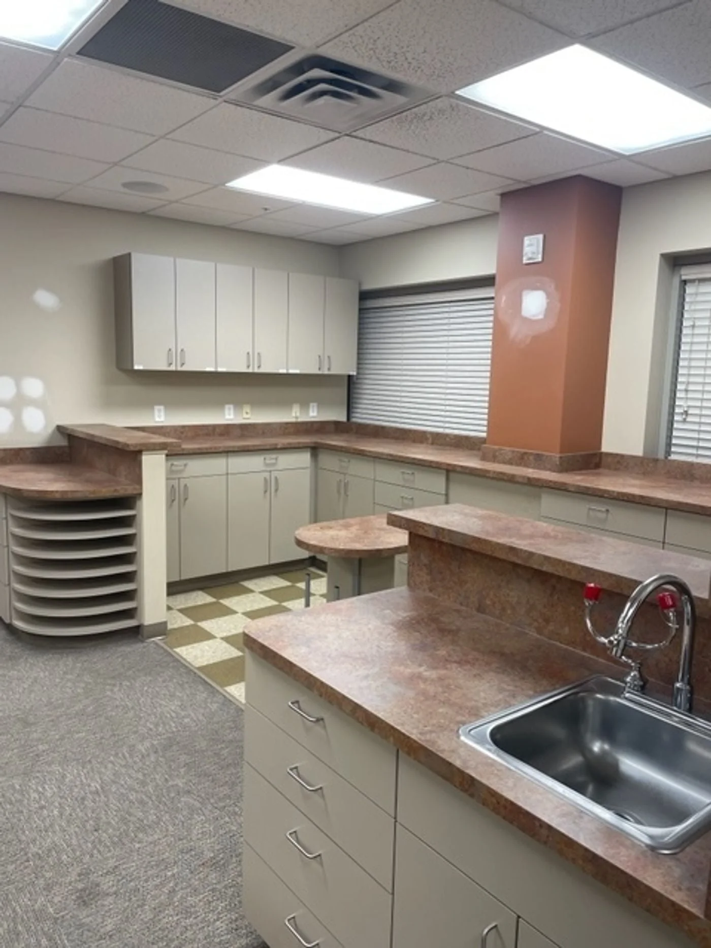 Photo 2 of 655 Kenmoor Ave SE, Grand Rapids, MI 49546