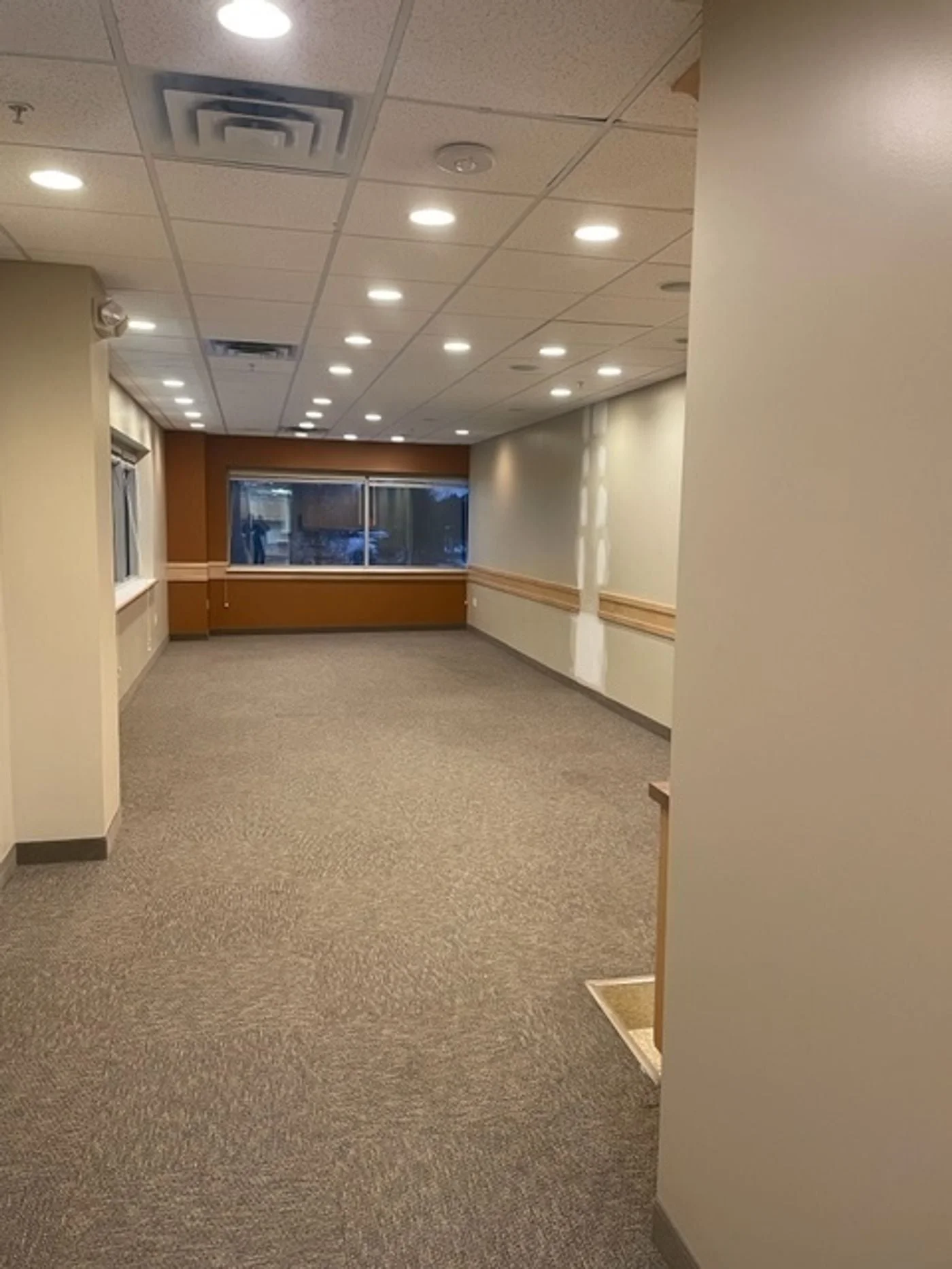 Photo 3 of 655 Kenmoor Ave SE, Grand Rapids, MI 49546