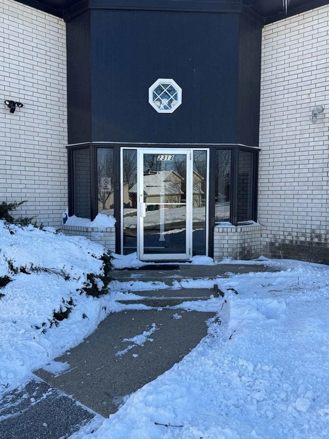 Photo 2 of 2313 Rocklyn Dr, Urbandale, IA 50322