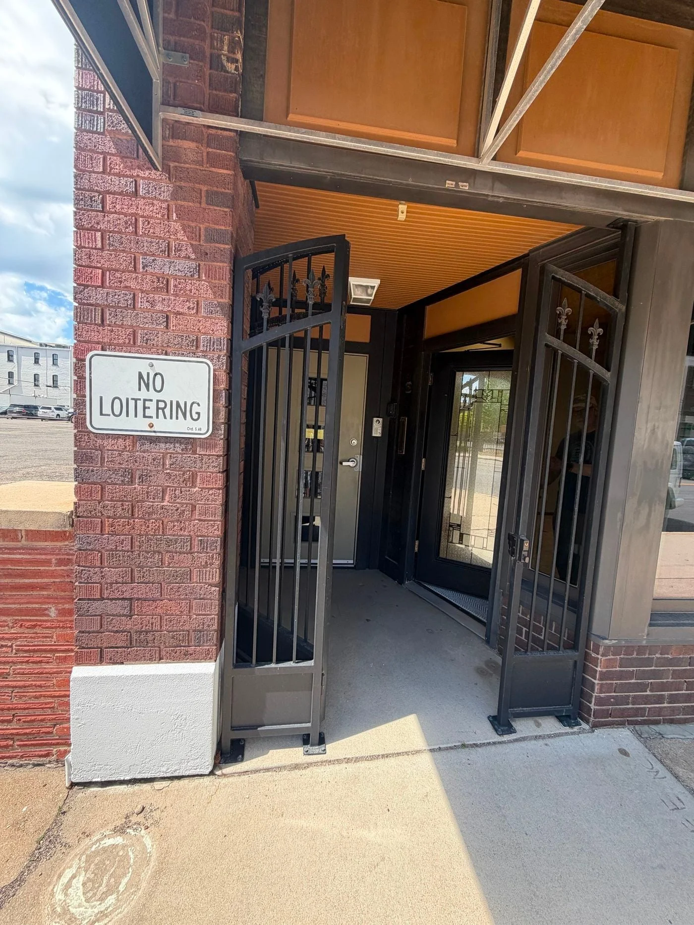 Photo 3 of 323 N Market St, Wichita, KS 67202