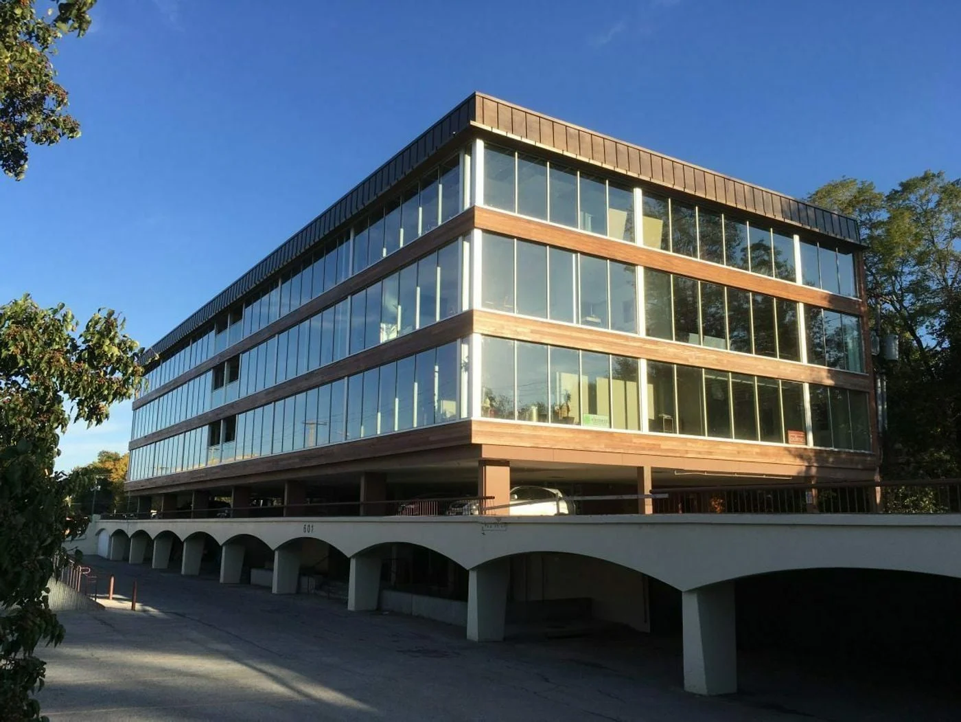 Photo 2 of 601 E 63rd Street, Kansas City, MO 64110