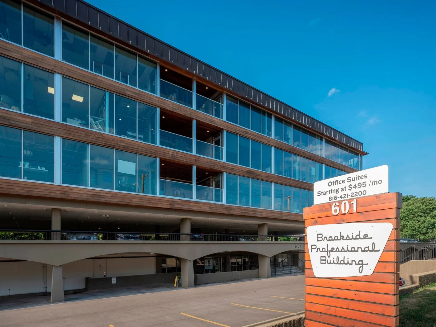 Photo 3 of 601 E 63rd Street, Kansas City, MO 64110