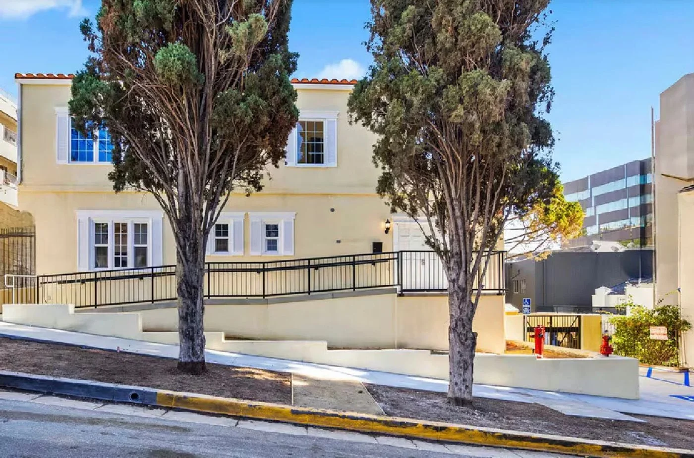 Photo 1 of 1112 N Sherbourne Dr, West Hollywood, CA 90069