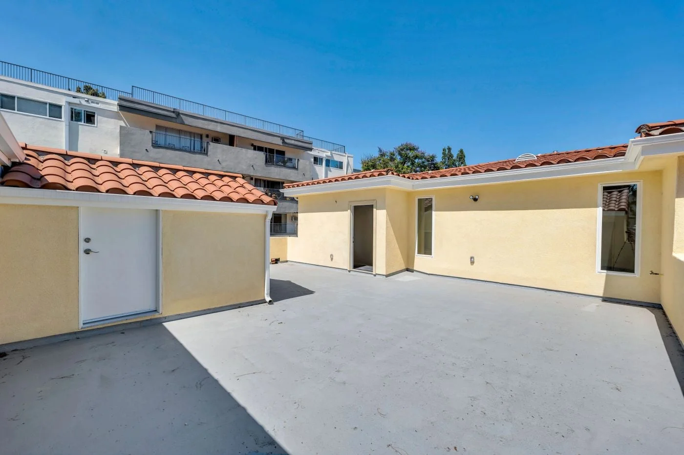 Photo 2 of 1112 N Sherbourne Dr, West Hollywood, CA 90069